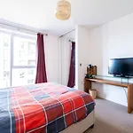 2 Bed Apartment Only 15 Mins From Central London