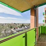 2 Bed Apartment Only 15 Mins From Central London