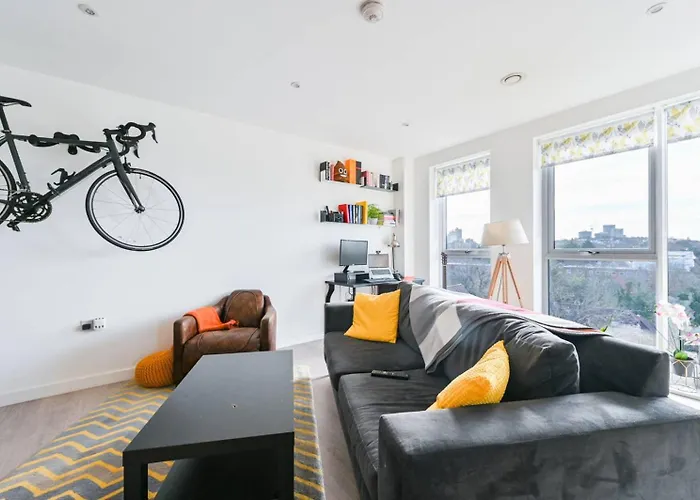 2 Bed Apartment Only 15 Mins From Central London