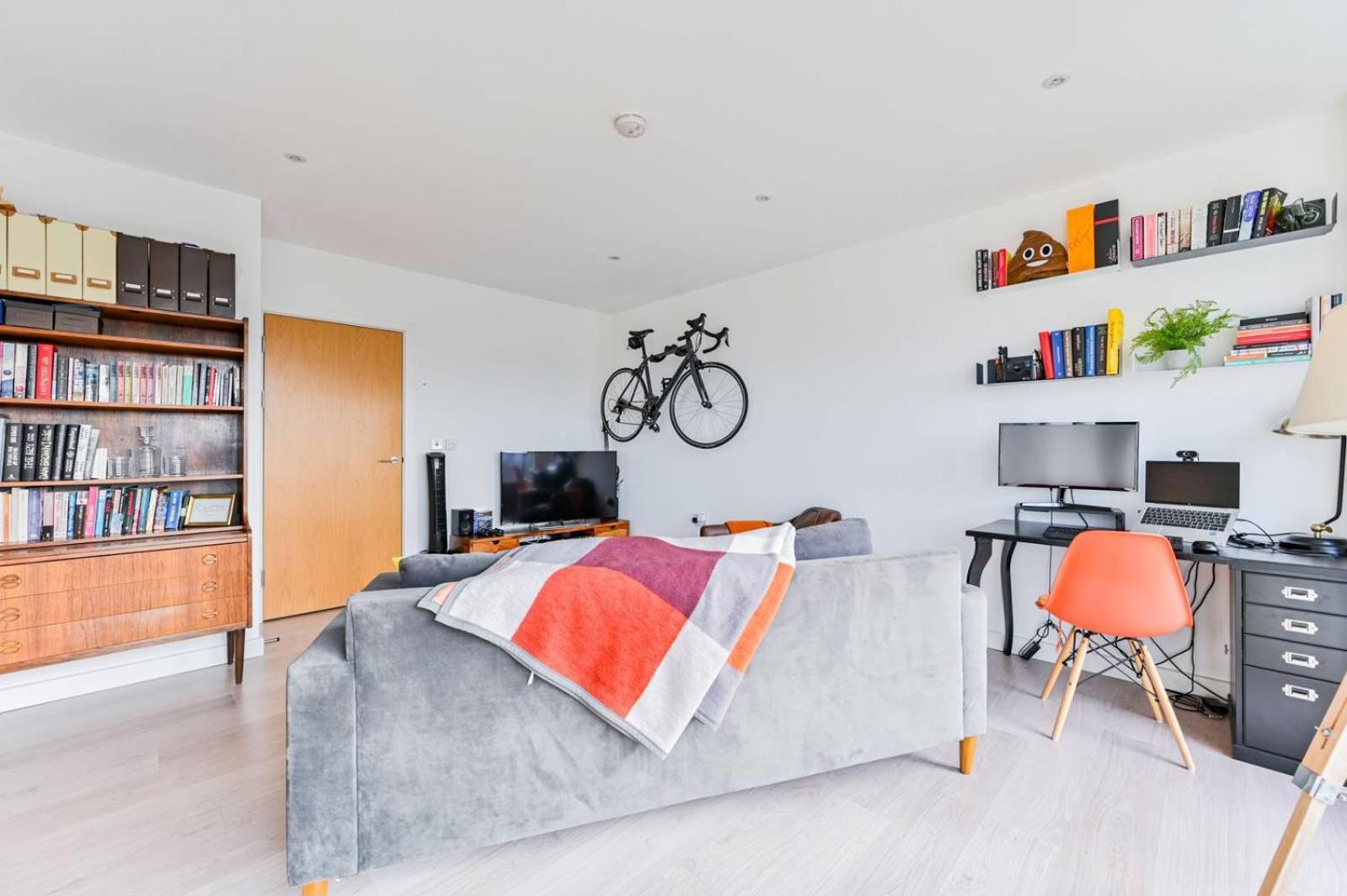 2 Bed Only 15 Mins From Appartamento