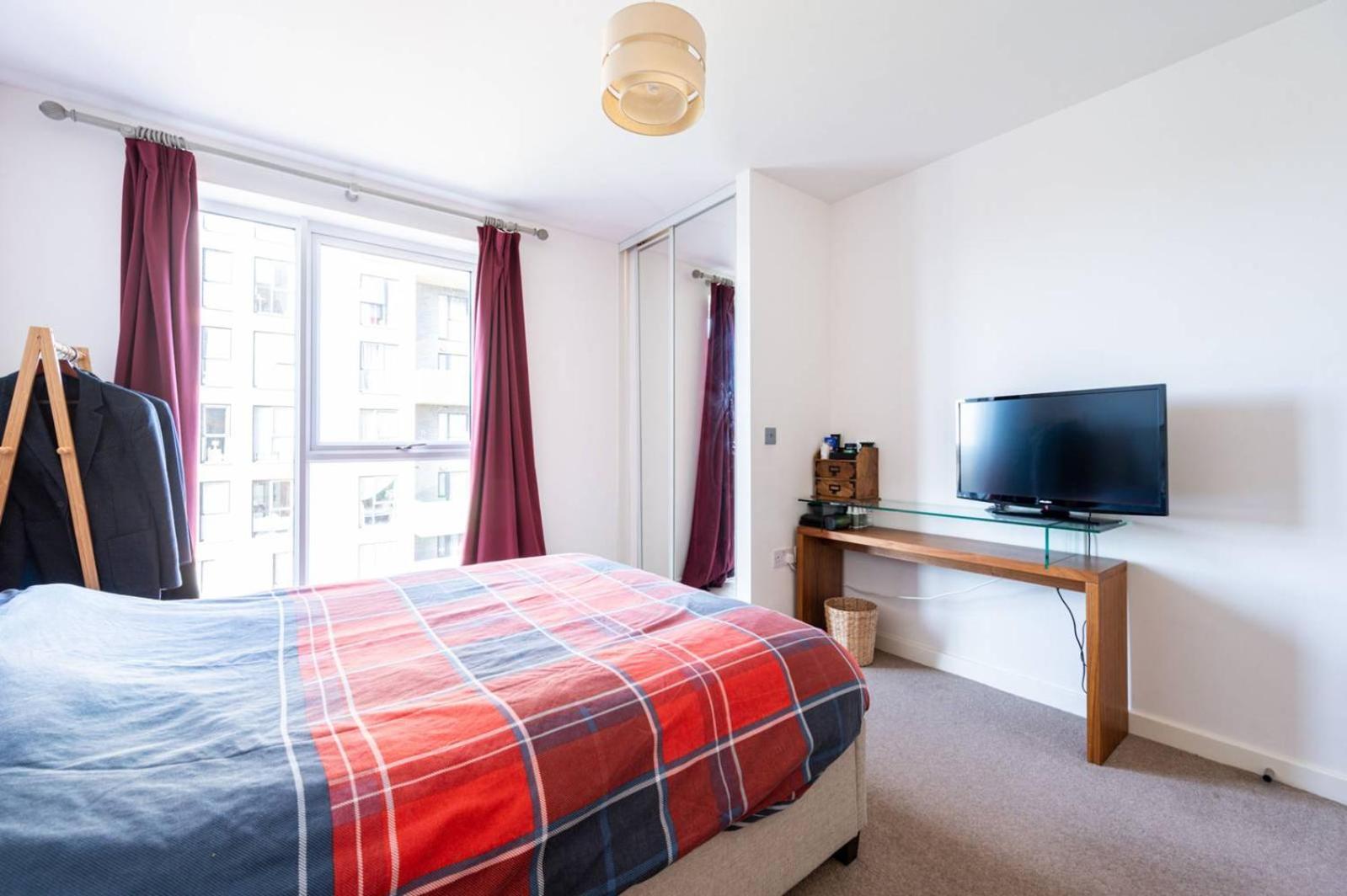 2 Bed Only 15 Mins From Appartamento Londra
