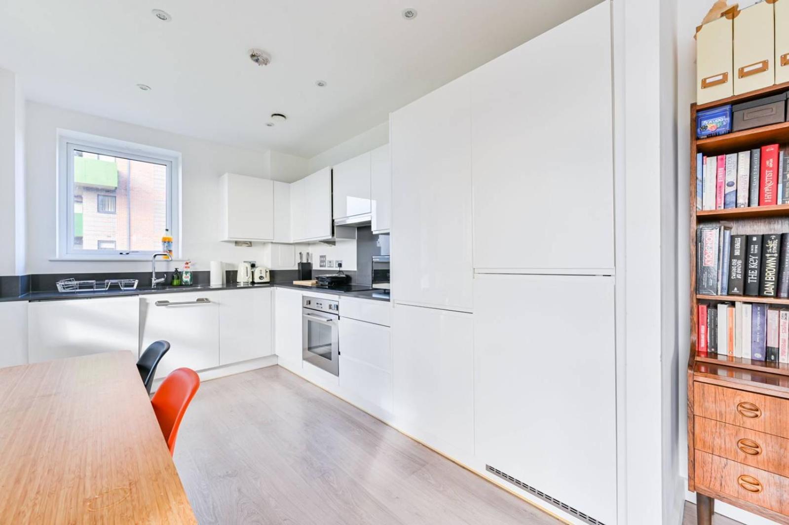 Appartamento 2 Bed Only 15 Mins From Londra