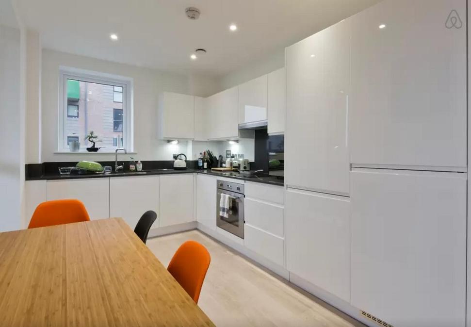 Apartament 2 Bed Only 15 Mins From *