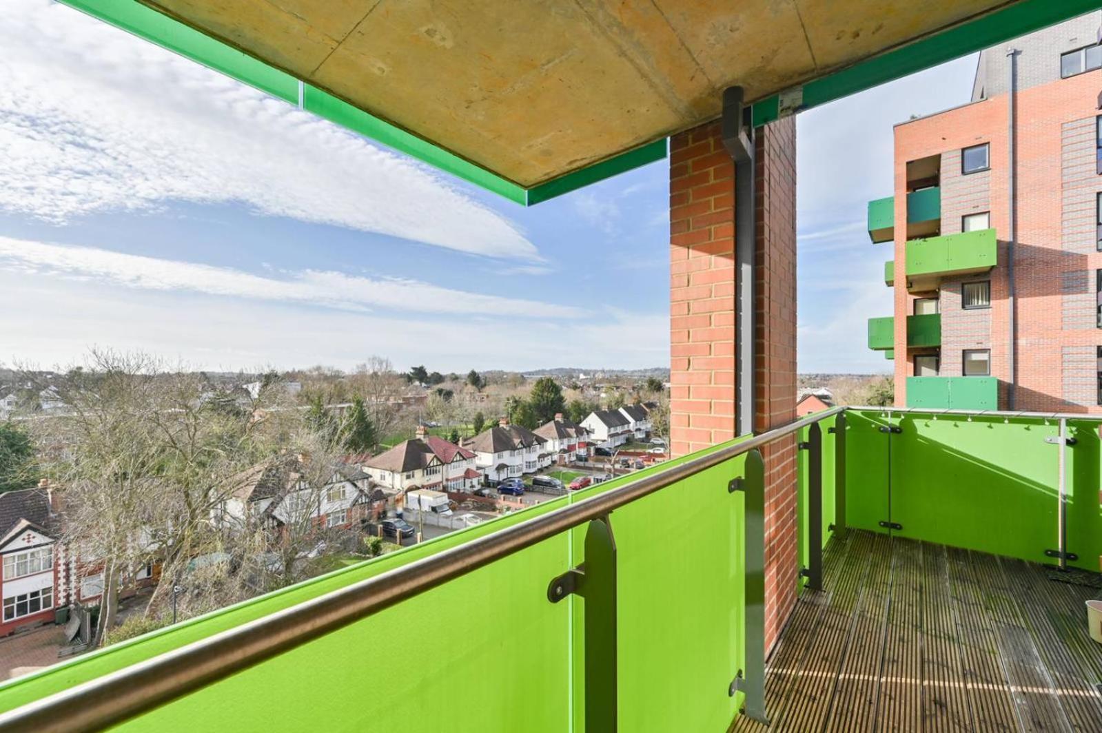 2 Bed Only 15 Mins From Apartament *